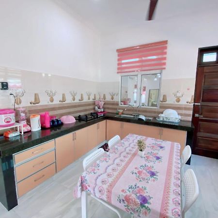 Hellokitty House - Unit 1 Villa Куала Теренгану Екстериор снимка