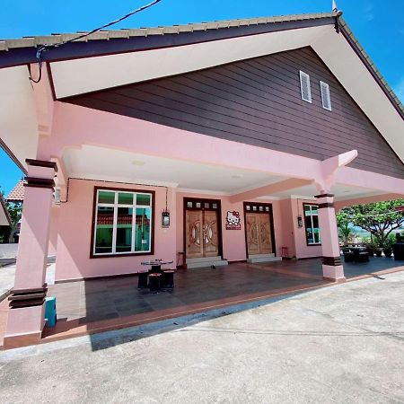 Hellokitty House - Unit 1 Villa Куала Теренгану Екстериор снимка