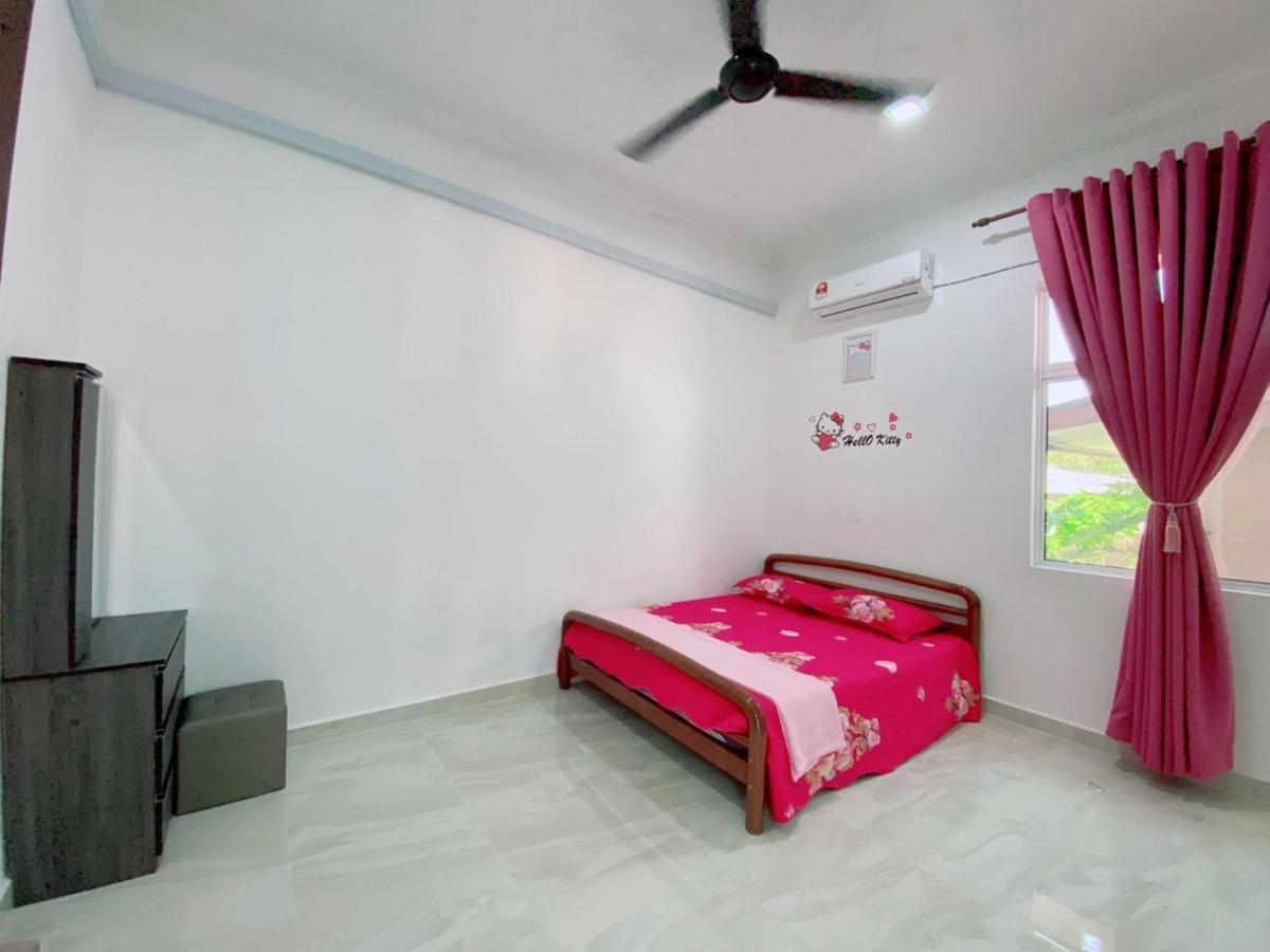 Hellokitty House - Unit 1 Villa Куала Теренгану Екстериор снимка