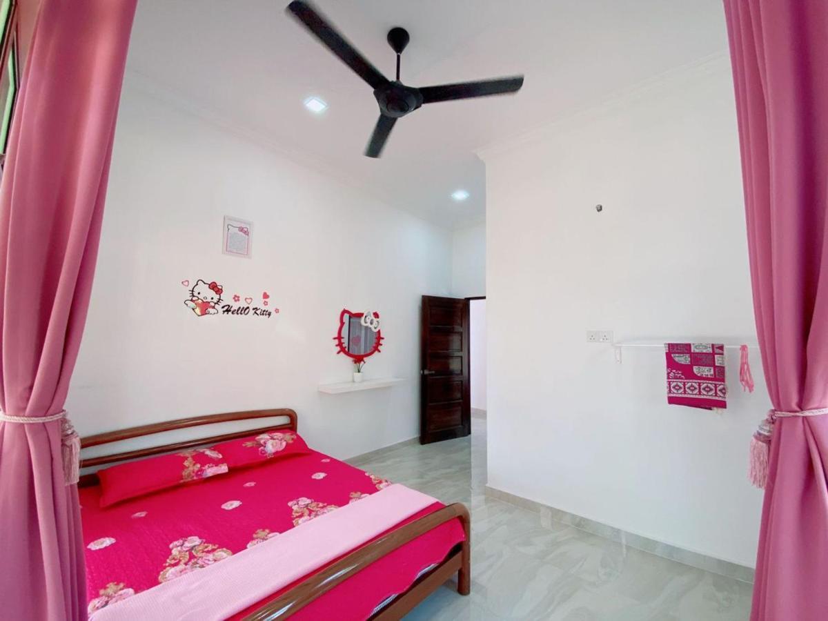 Hellokitty House - Unit 1 Villa Куала Теренгану Екстериор снимка